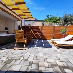  Apartment Tonina - House With Terrace, Jacuzzi, Free Parking